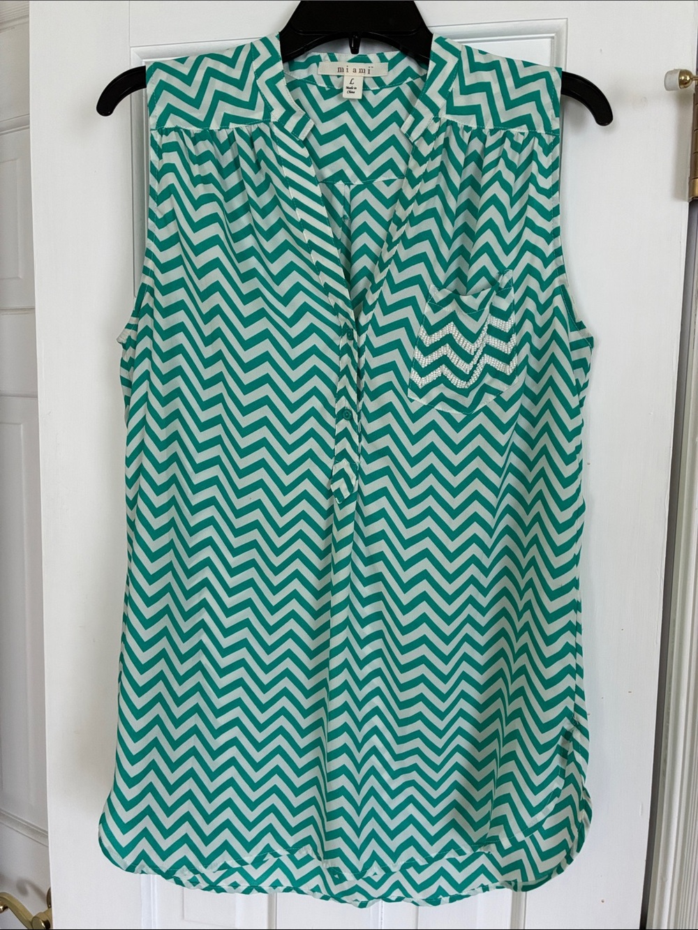 Miami Chevron Sleeveless Blouse in Teal and White Size L